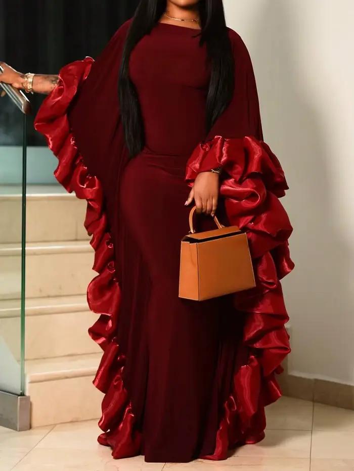 Robe de soirée asymétrique bordeaux unie à manches volantées et détails plissés