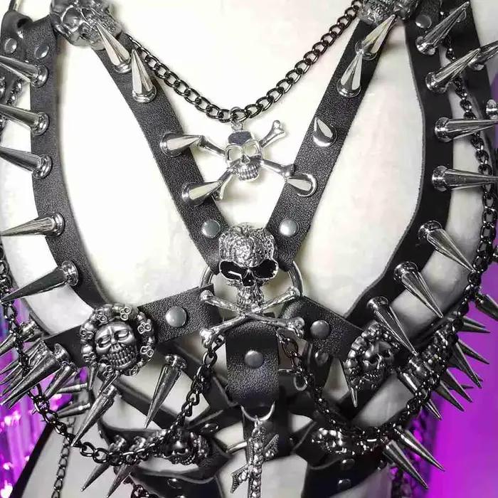 Haut Gothique Punk Rock pour Femme avec Crânes et Clous, Chaîne Croisée, Style Y2K, Halter, Vêtement