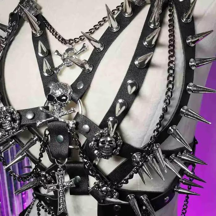 Haut Gothique Punk Rock pour Femme avec Crânes et Clous, Chaîne Croisée, Style Y2K, Halter, Vêtement