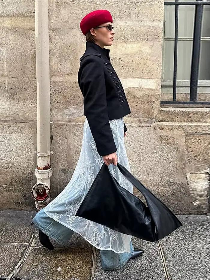 Nouvelle Veste Courte Femme Printemps 2026 Noire à Col Montant Manches Longues Boutons Tressés Coupe