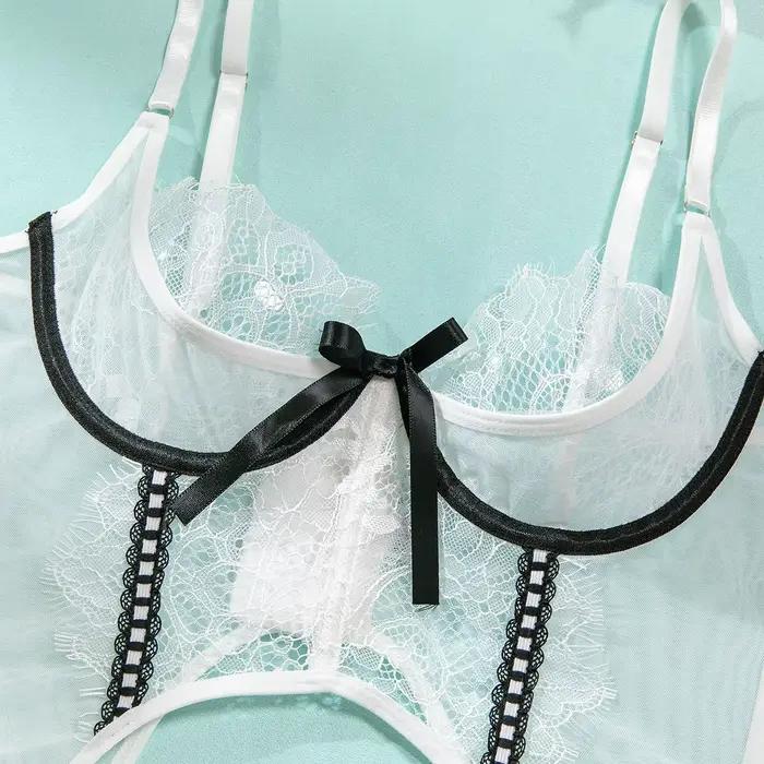 Ensemble de Lingerie en dentelle blanche avec Mini jupe, haut Corset, string, porte-jarretelles, ras du cou, Tulle Transparent, cinq pièces, tenue érotique pour femmes