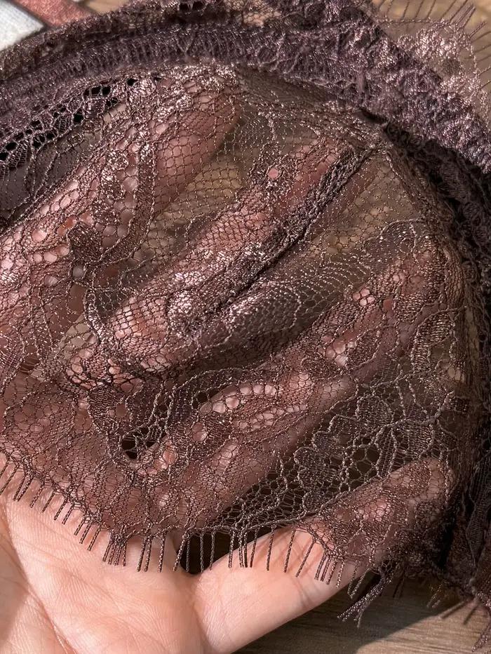 Soutien-gorge d'été élégant en dentelle transparente brodée, confortable, anti-affaissement, couvrance totale, design discret et minimisation pour poitrines généreuses