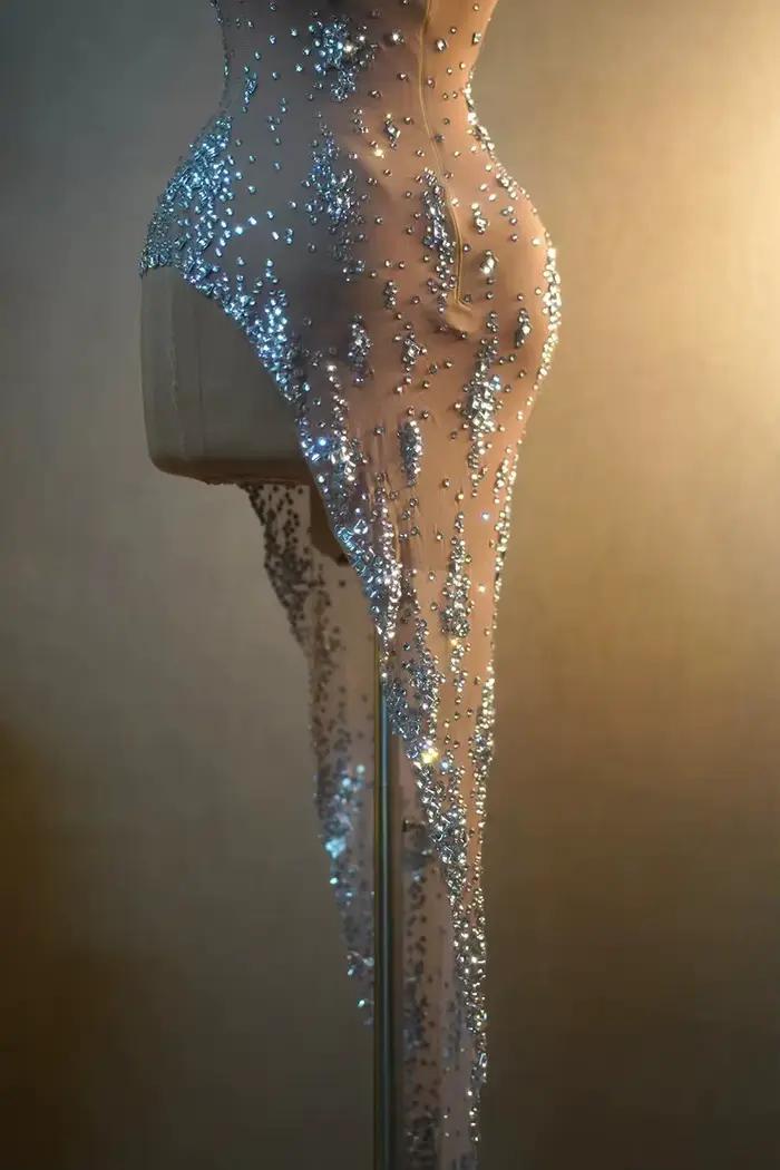 Mini robe de discothèque pour chanteur, vêtements de spectacle sur scène, robe asymétrique de fête de Bar, strass scintillants, robe en maille sans manches Xinghe
