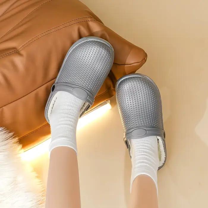 Gardez vos pieds au chaud à la maison en hiver! Pantoufles en peluche de couleur unie, verrouilles en polaire épaisse dans la chaleur sans cause la sueur, semelles antidérapantes silencieuses et résis
