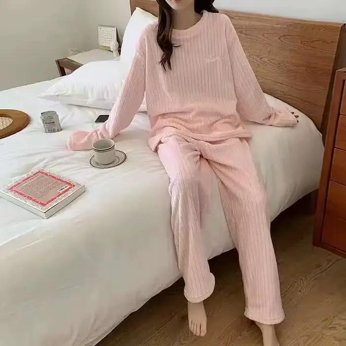 Pyjama d'hiver pour femmes, vêtements de maison, vêtements chauds d'automne et d'hiver, en velours de corail, pour loisirs, rembourrés, nouvelle collection