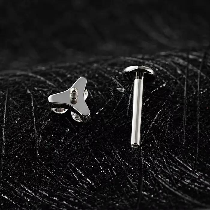 Right Grand Piercing labret en titane ASTM F136, minuscule trinité en zircone cubique, 16 g, 2,5/3,5/4,5 mm, triple fleur en zircone cubique, pour cartilage, hélix, tragus, nez, lèvre, méduse, lobe d'
