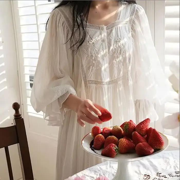 Chemise de nuit blanche en dentelle pour femme, chemise de nuit vintage, col carré, manches longues, longueur rinçage, 100% coton