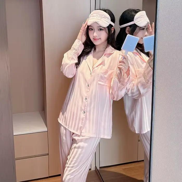 Pyjama rayé en dentelle à empiècements en V pour femme, collection Printemps 2026 – Ensemble confortable pour la maison