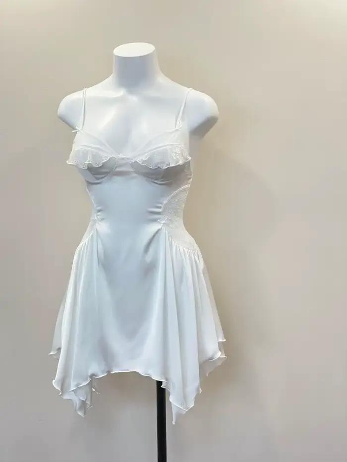 Chemise de nuit française Sexy en soie glacée, pyjama pur pour femmes, maille et dentelle avec coussinet de poitrine, bretelles, vêtements de détente, 2025