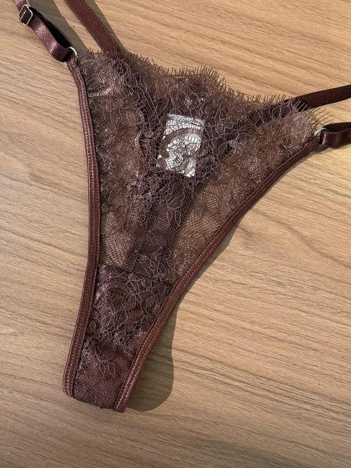 Soutien-gorge d'été élégant en dentelle transparente brodée, confortable, anti-affaissement, couvrance totale, design discret et minimisation pour poitrines généreuses