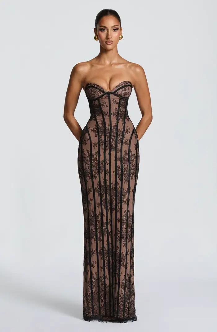 Robe longue moulante en dentelle 2026 avec corset, motif côtelé vertical complexe, coupe ajustée pour soirée et fête pour femme
