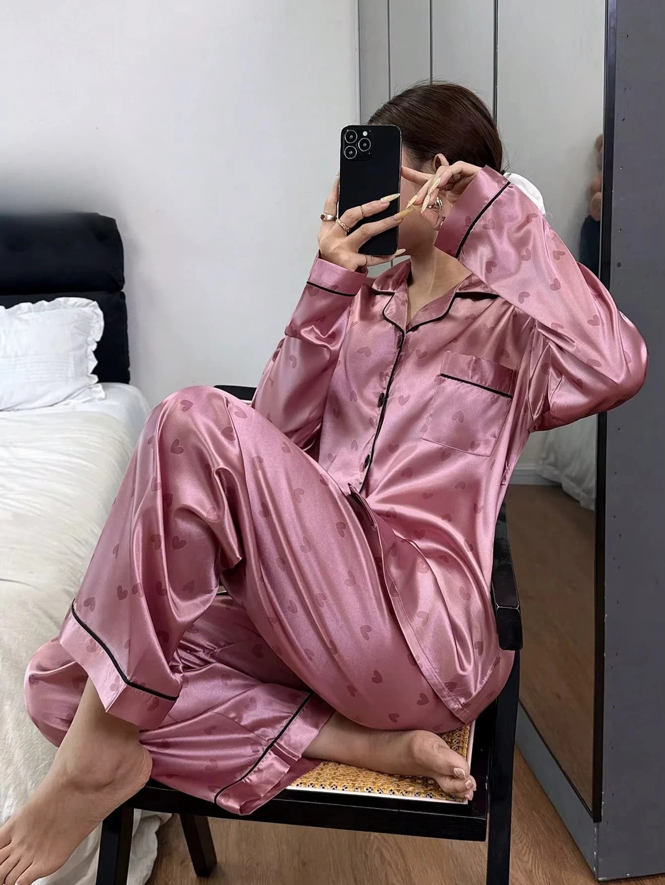 Femmes Pyjamas Satin-like coeur imprimé à manches longues et pantalons pyjama ensemble revers cou vê