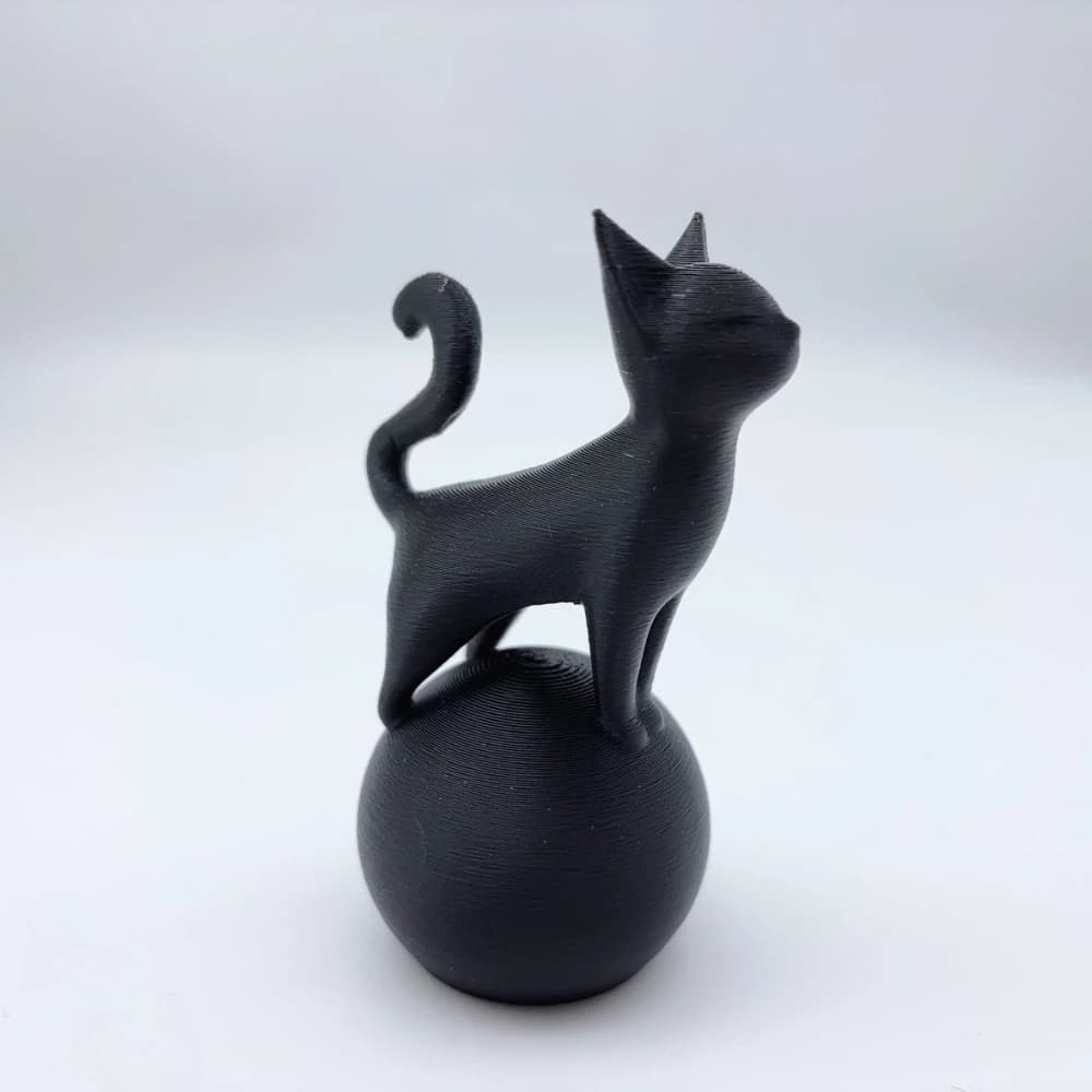 Sculpture de chat sur la boule, Statue de chat assis artistique 3D, décoration minimalement noire, o