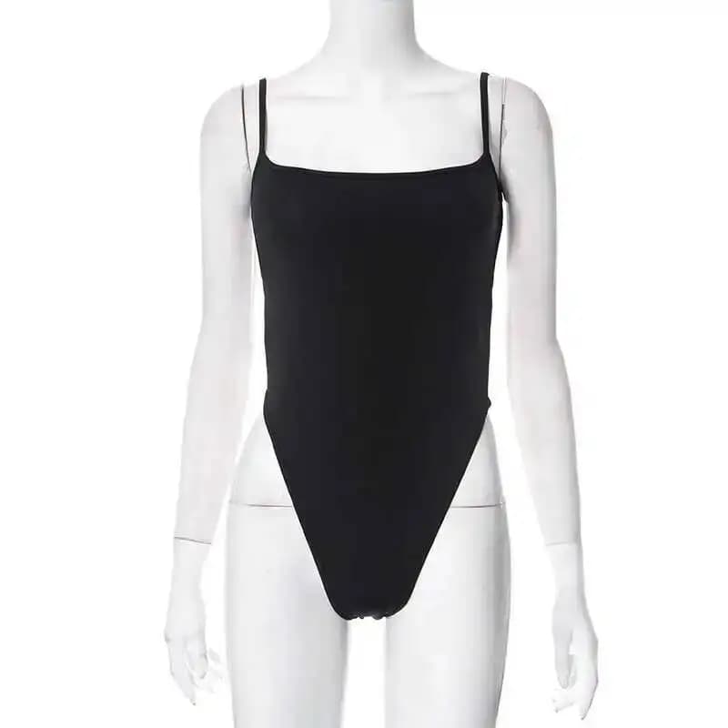 Body string sexy noir à dos croisé et découpes hautes, style caraco à fines bretelles, tenue de soir