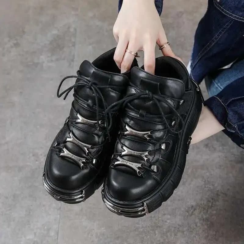 Nouveau Rock chaussures femmes pompes chaussures métal lourd fond épais haut Punk chaussures en cuir
