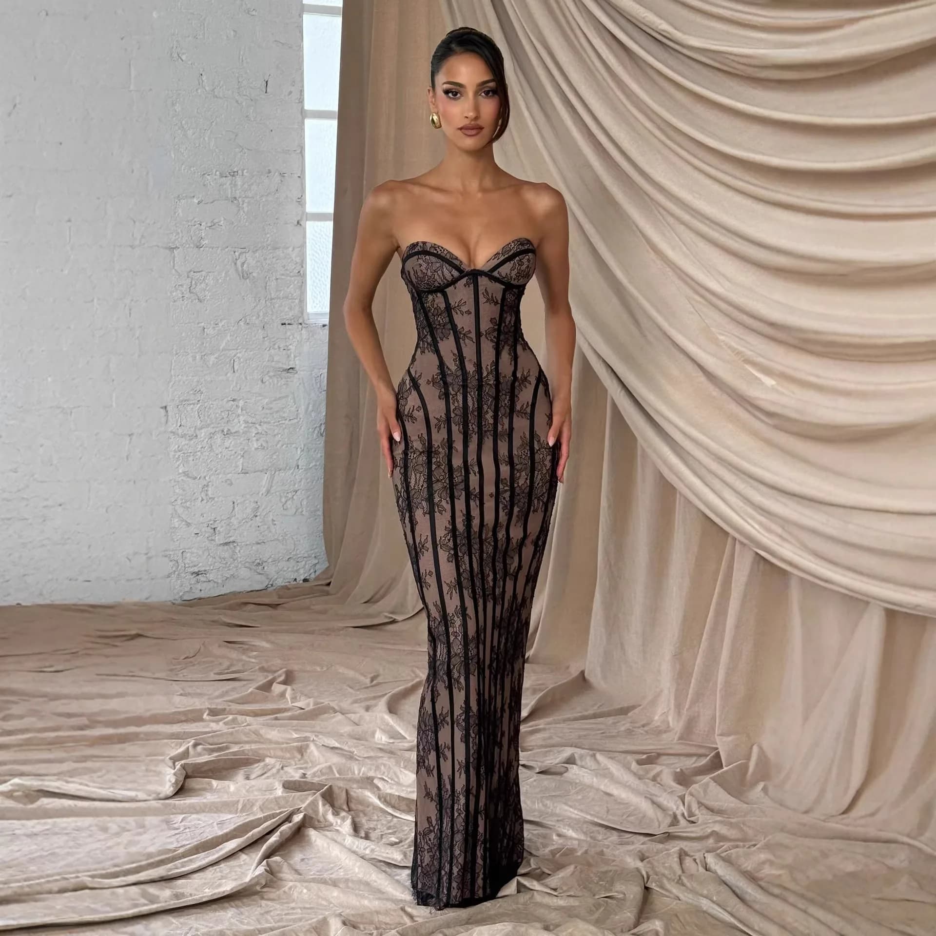 Robe longue élégante sans bretelles en dentelle, corset sexy dos nu, cintrée à la taille, robe maxi 
