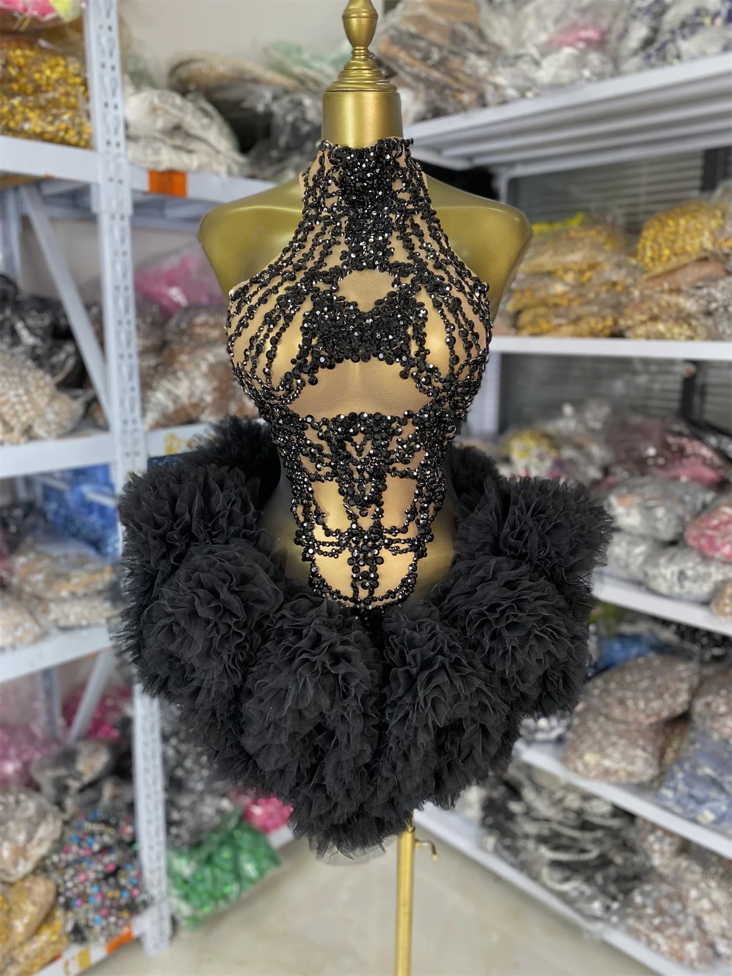 Discothèque Bar femme chanteur robe noir paillettes strass bulle une pièce occasion spéciale soirée 