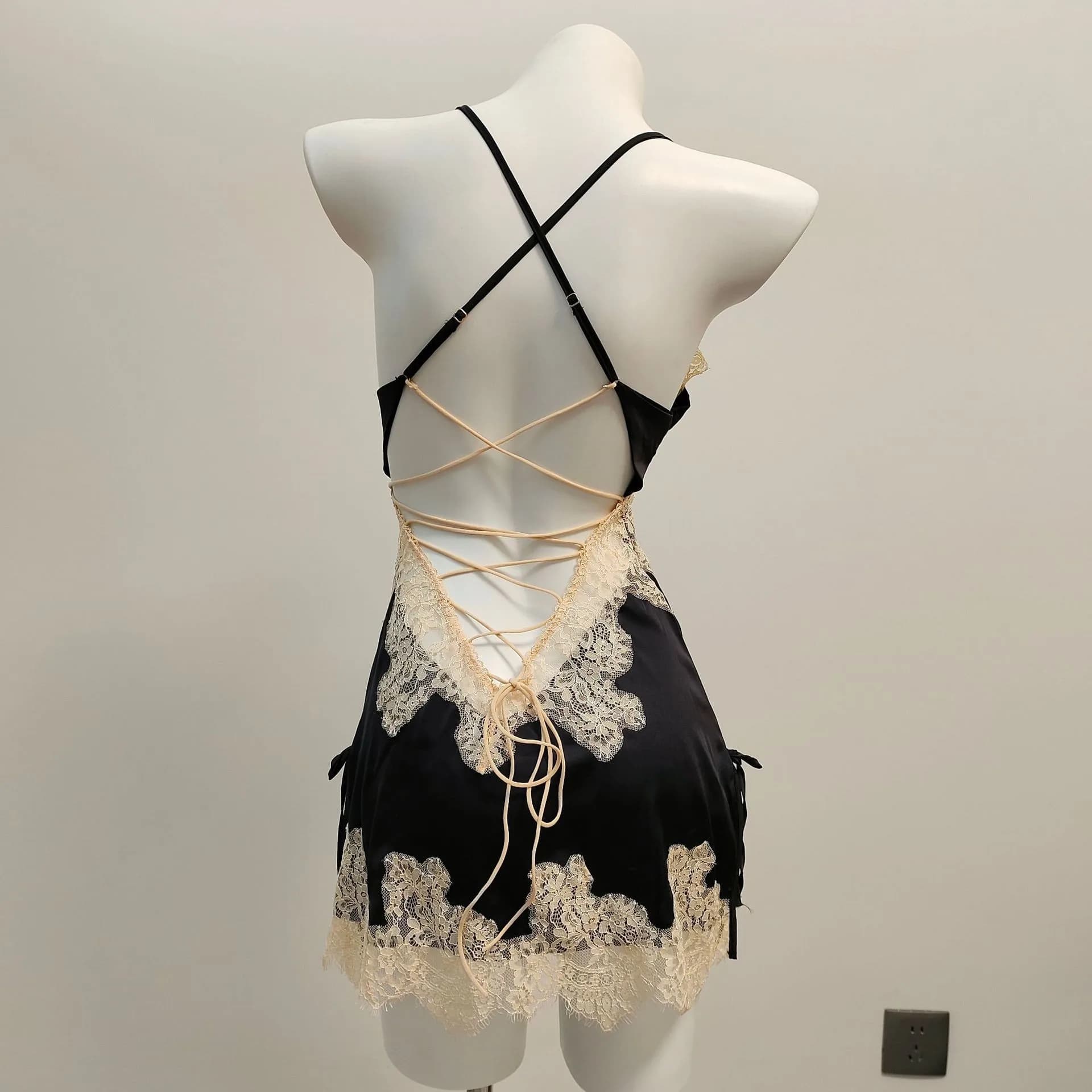 Pyjamas sexy pour femmes vêtements de nuit dentelle de soie glacée beau dos jarretelle pyjama robe d