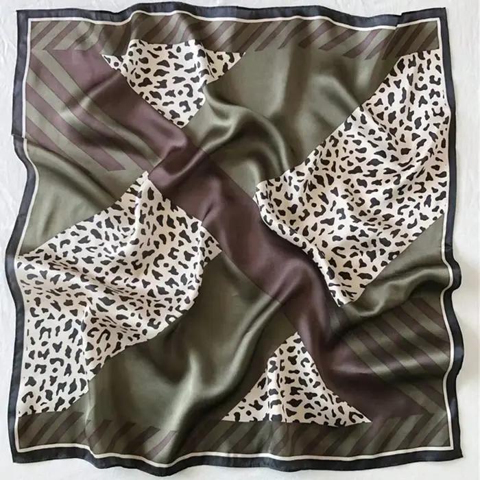 Foulard en soie florale rose 70cm pour femmes, simulé de soie, frais et élégant, polyvalent, sacs po