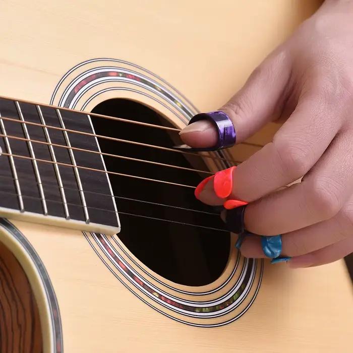 Le jeu de diapositives pour guitare comprend 3 diapositives en verre (5,1 cm/ 6 cm/ 7 cm) + 1 glissière en acier inoxydable (6 cm) + 4 pouces et doigts en celluloïd
