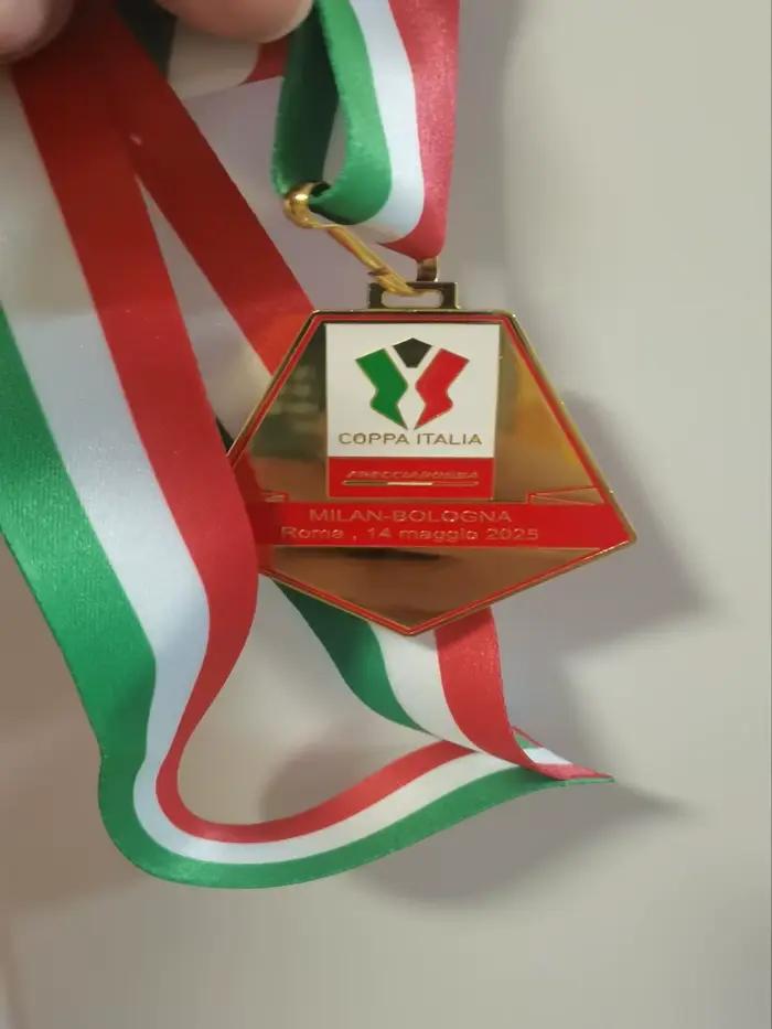 La médaille des champions de Coppa Italia 2025, gagnants finales, Souvenirs de fans de médailles avec ruban, Souvenirs de fans