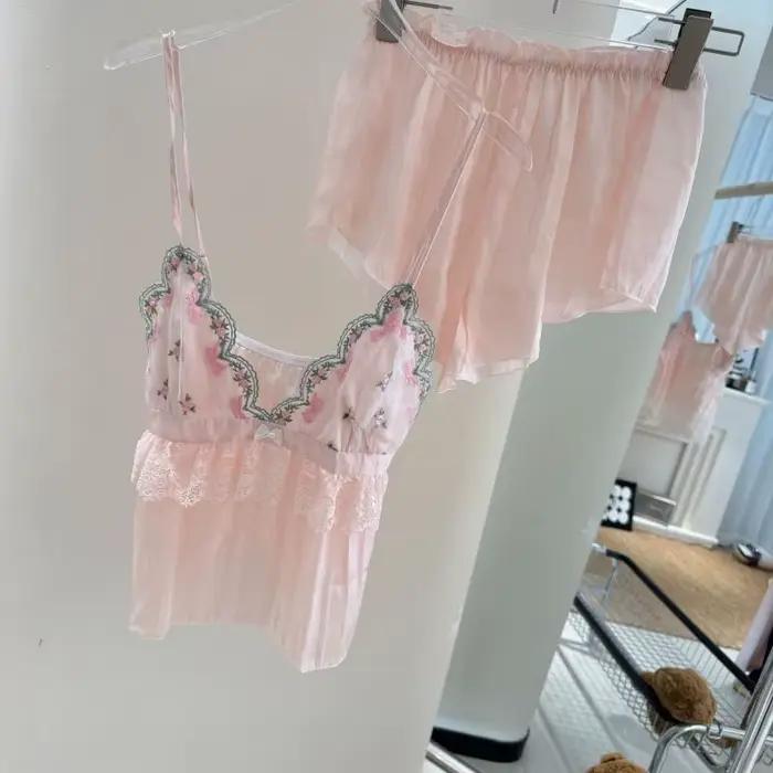 2025 été nouveau pyjama ensemble de Lingerie Sexy doux dentelle garniture Cami Shorts chemise pantalon rayonne maison vêtements de détente vêtements de nuit