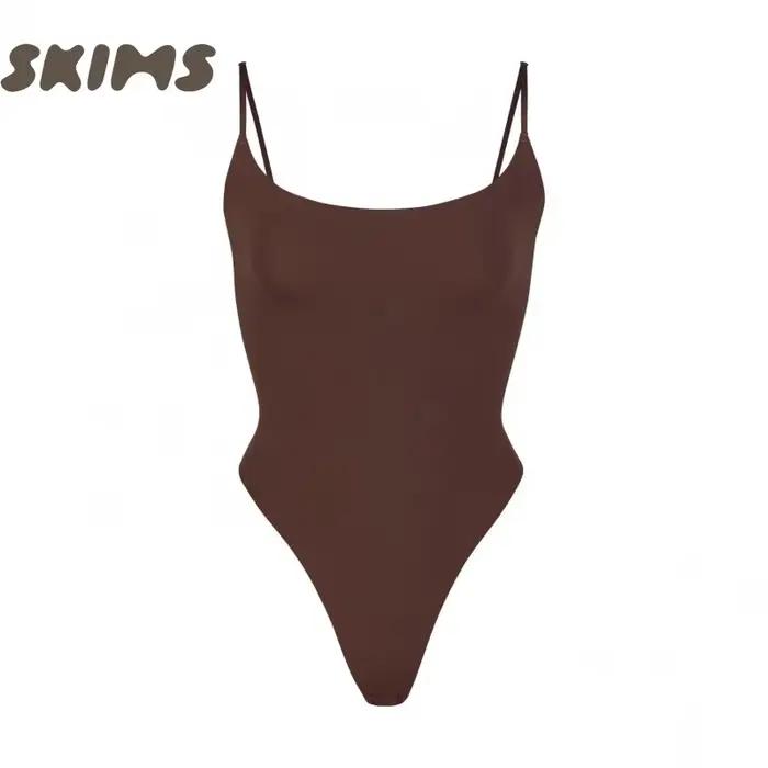SKIMS FITS EVERYBODY débardeur slim fit avec base sexy en dessous