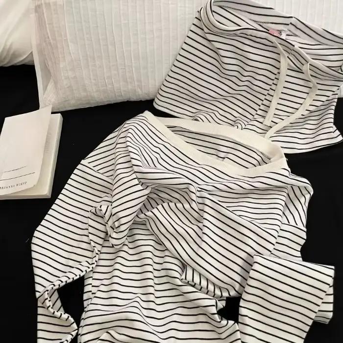 Nouvel ensemble de pyjama coréen 2025 à manches longues avec rayures noires et blanches et short épaules dénudées pour femme – Tenue d'intérieur