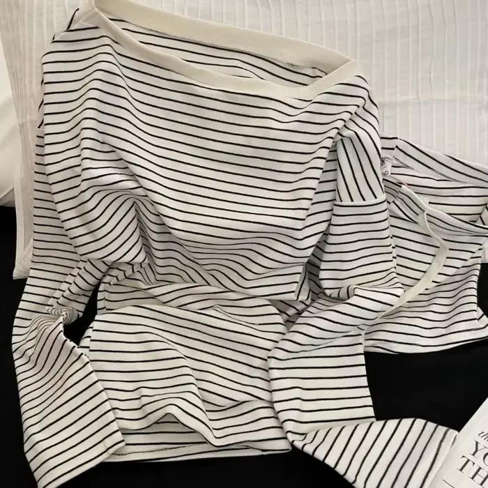 Nouvel ensemble de pyjama coréen 2025 à manches longues avec rayures noires et blanches et short épaules dénudées pour femme – Tenue d'intérieur
