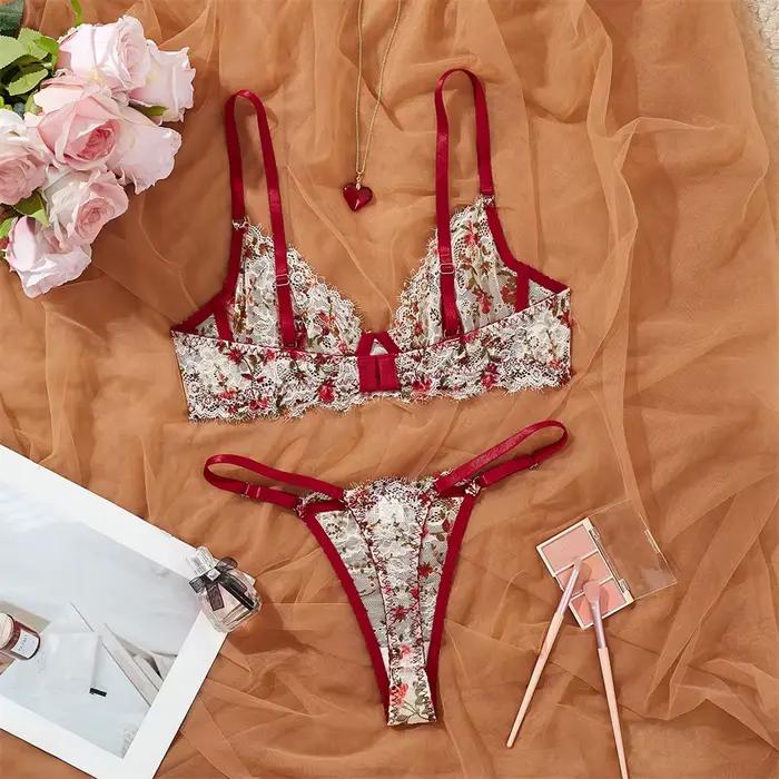Ensemble de soutien-gorge en dentelle florale élégante avec bretelles rouges, maille douce et détails délicats pour un look luxueux