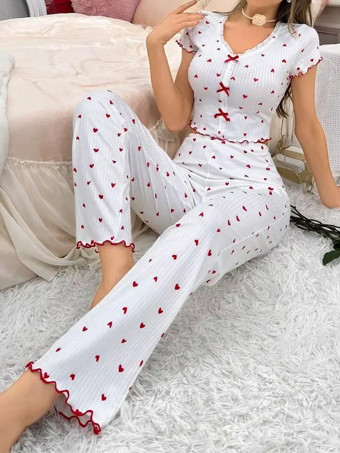 Ensemble de pyjama pour femmes à imprimé cœur, haut décontracté à manches courtes et col en V avec pantalon doux et élastique, tenue de détente confortable et décontractée, vêtements de nuit
