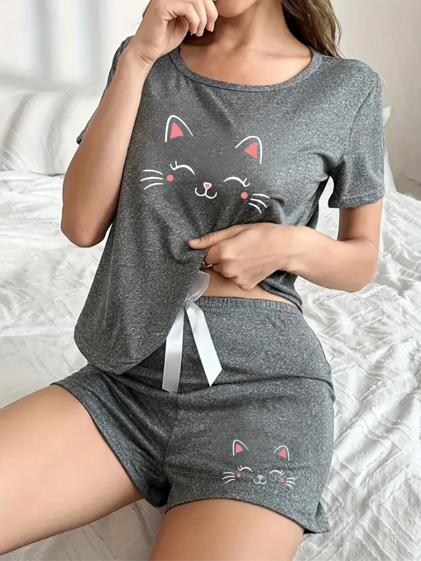 Ensemble pyjama imprimé chat de dessin animé pour femme, haut à manches courtes et short décontracté