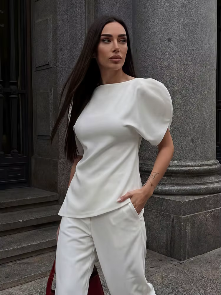 Blouse élégante blanche à manches bouffantes et ourlet asymétrique pour femme HH, col bateau uni, co