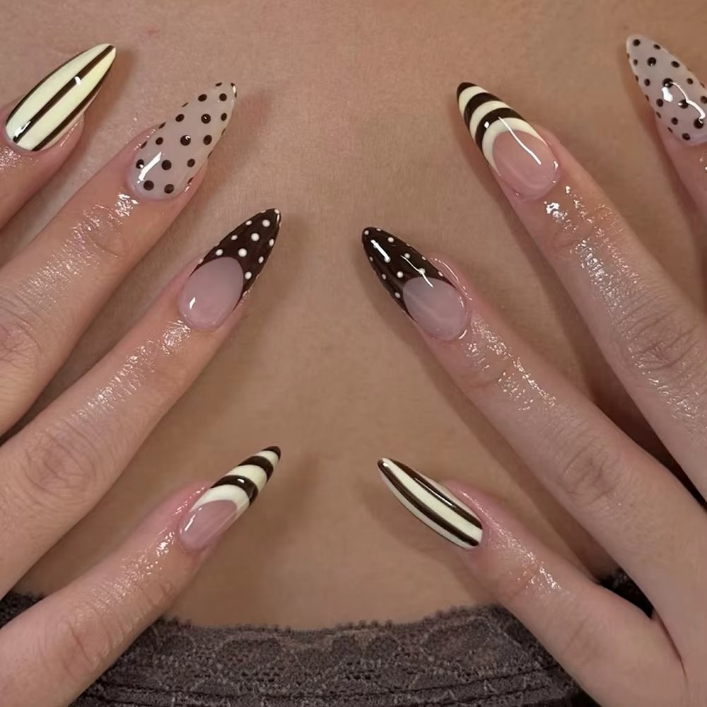 24 faux ongles roses français, simples à poser, tête ronde, courts, en forme d'amande, à pois, couvr