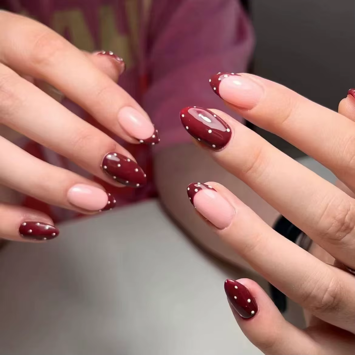 24 faux ongles roses français, simples à poser, tête ronde, courts, en forme d'amande, à pois, couvr