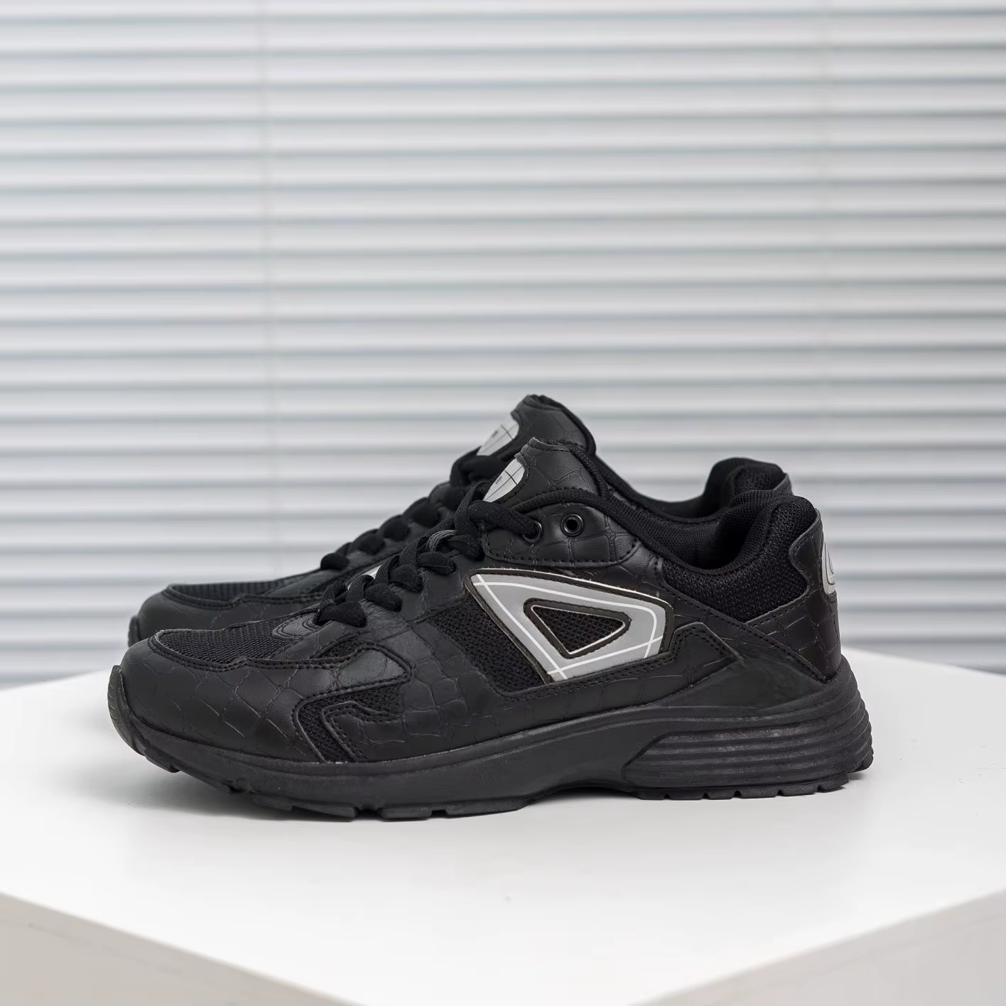 Nouvelles chaussures de sport respirantes en maille pour hommes, style fin, nouvelle collection été,