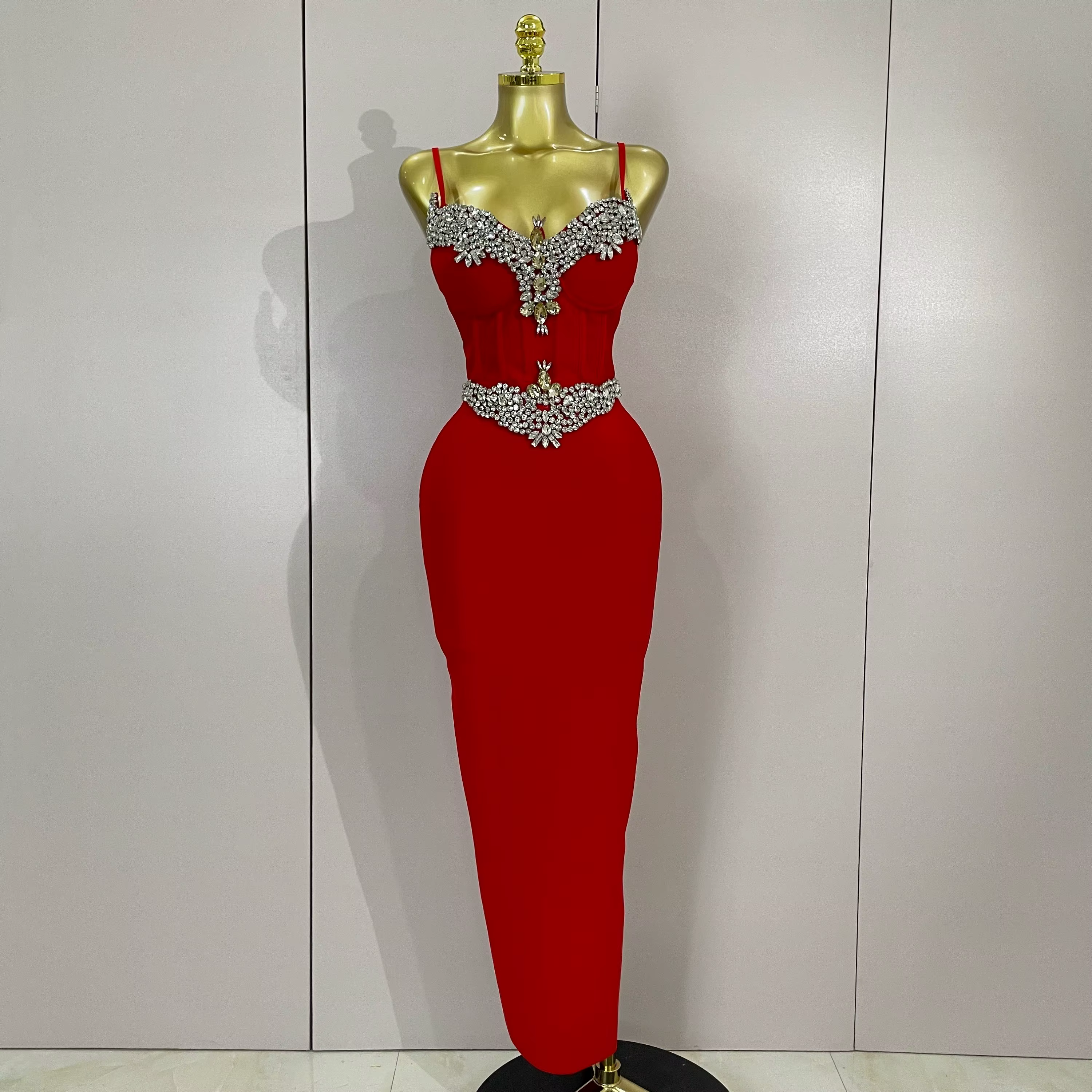 Femmes de luxe diamants Sexy perles pansement longue robe moulante élégante 2025 célébrité soirée fê
