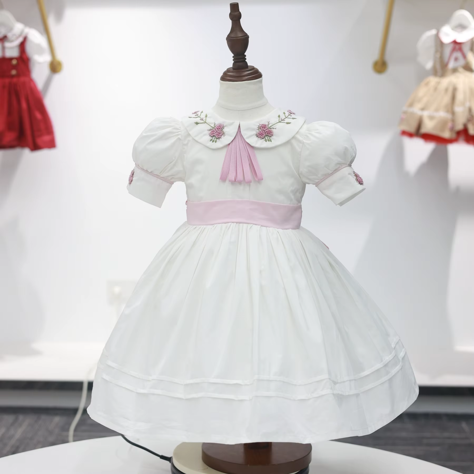 Robe d'été blanche brodée à la main pour bébé fille de 0 à 12 ans, pour anniversaire, mariage, baptê