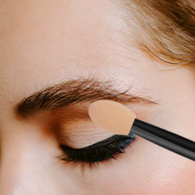Cuttte 50/100 pièces applicateurs jetables d'éponge d'ombre à paupières double face avec récipient, 