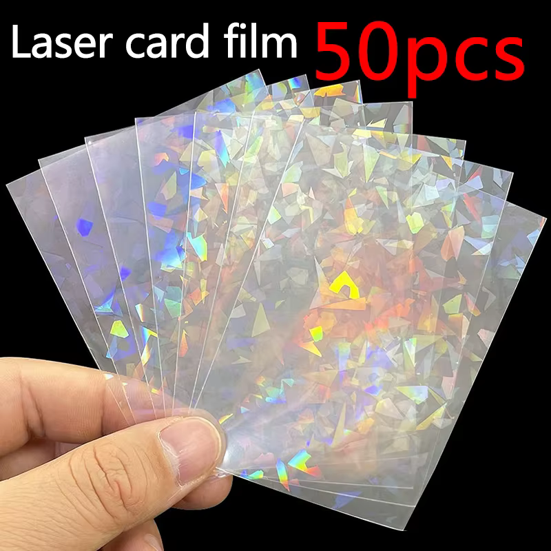 50pcs doux commerce Laser carte Film manchon Transparent 66*91mm Pokemon TCG jeu protecteur dossier