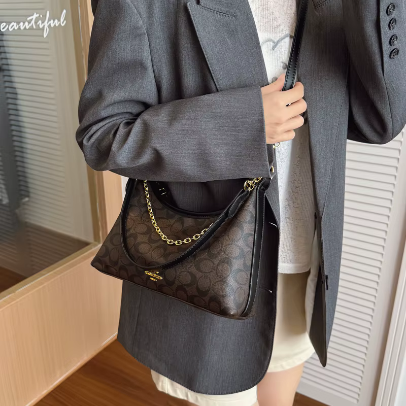 Sac à couches de luxe imperméable avec doublure spéciale qui garde les articles au sec et propres pa