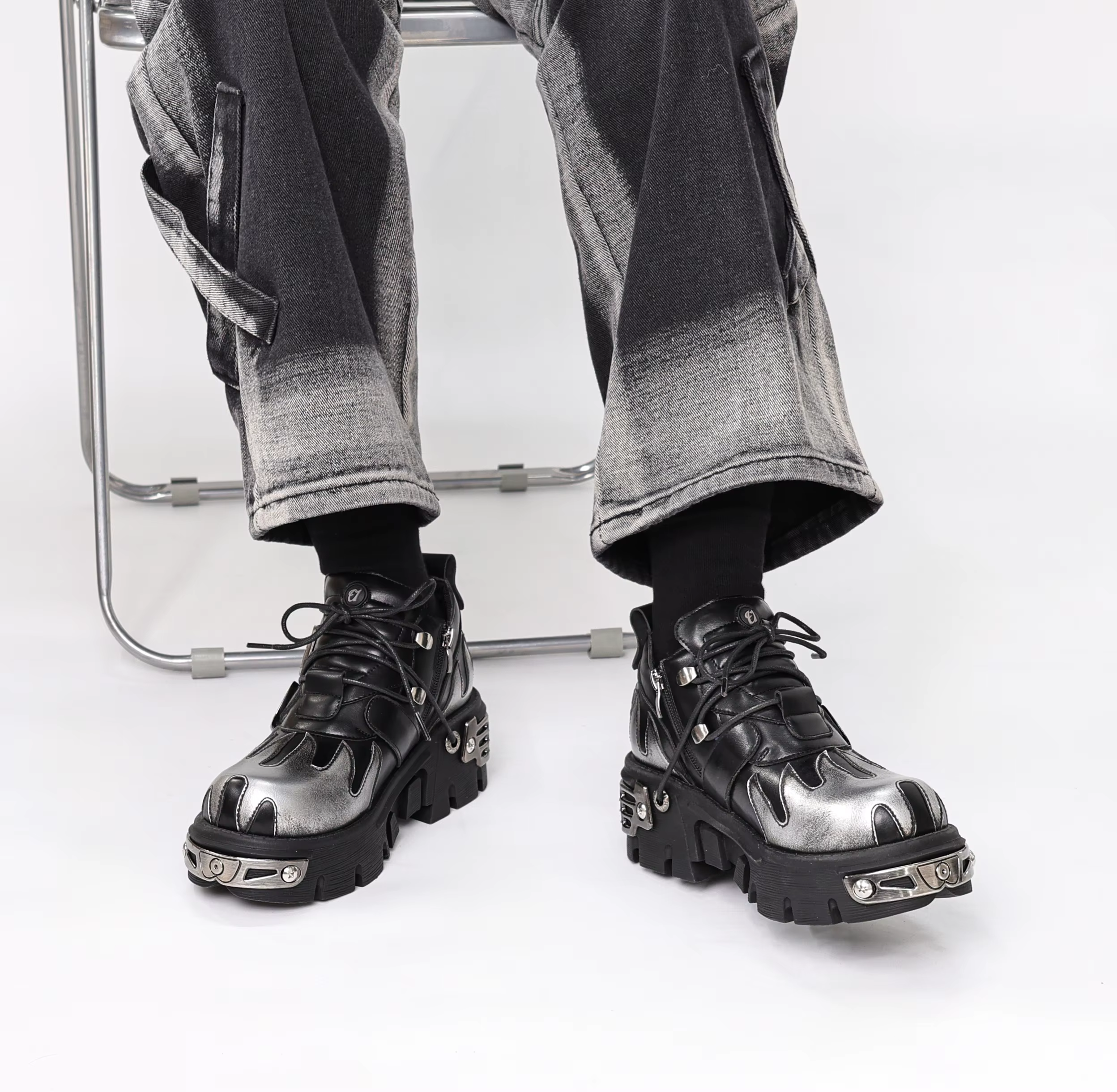 Chaussures de Couple Rock Vintage pour hommes et femmes, bottes rétro en cuir Punk foncé, Design de