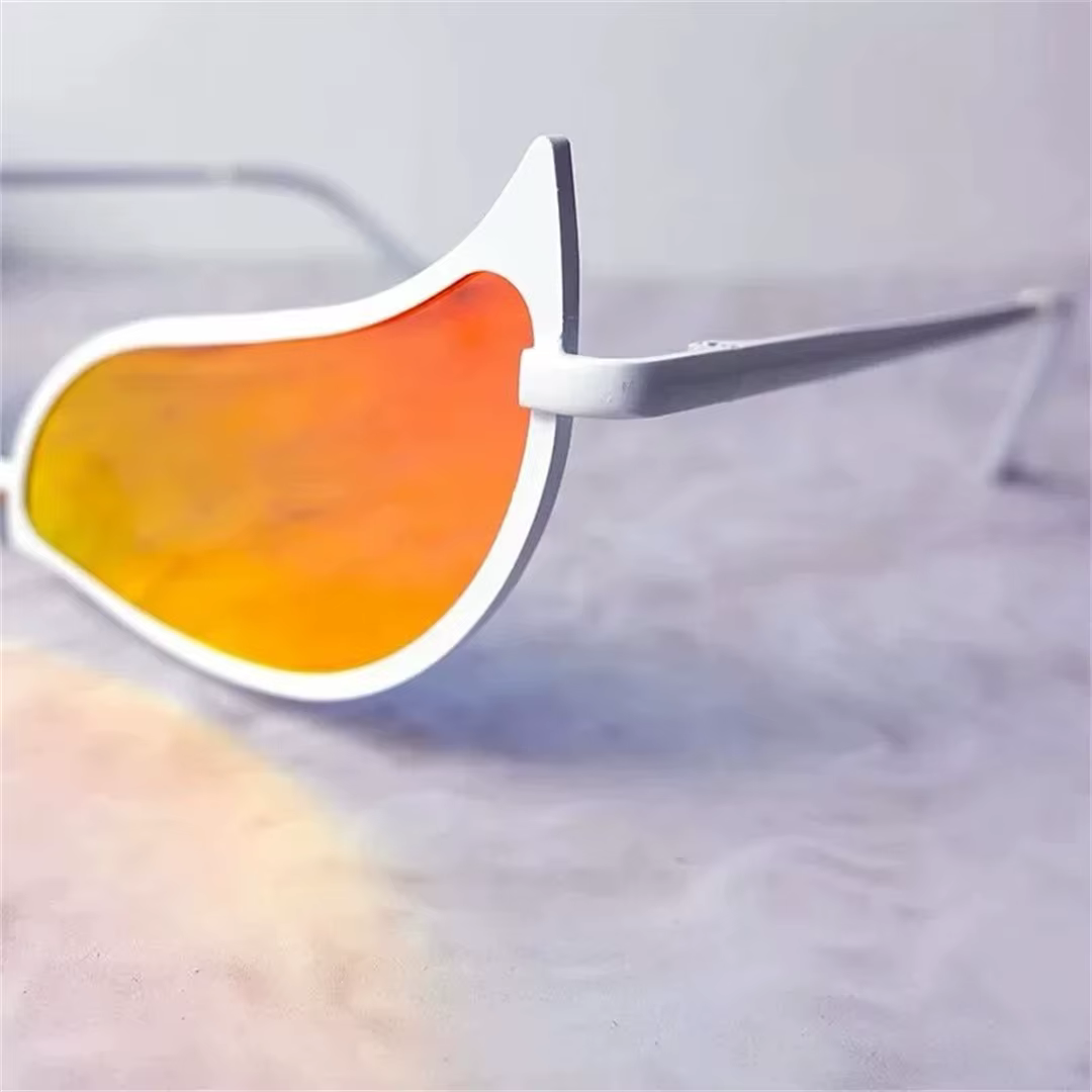Donquixote PVC lunettes de soleil Doflamingo Cosplay lunettes Anime oeil de chat lunettes de soleil