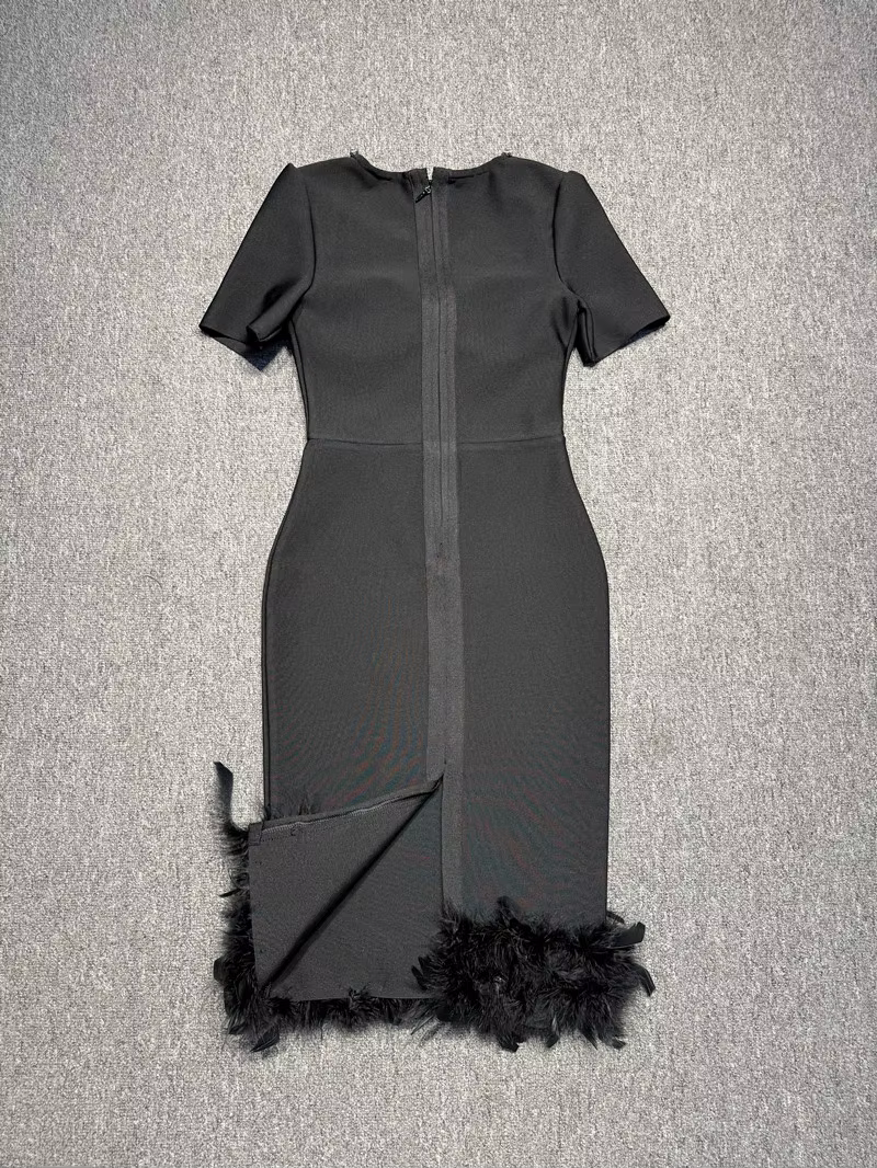 Robe à bandes pour femmes, couleur noire, Sexy, manches courtes, col carré, plumes, moulante, mi-mol