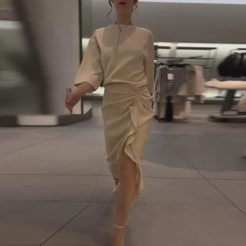 Robe pour femme, nouvelle collection printemps 2026, rose nude, manches courtes, plissée, décorée, r