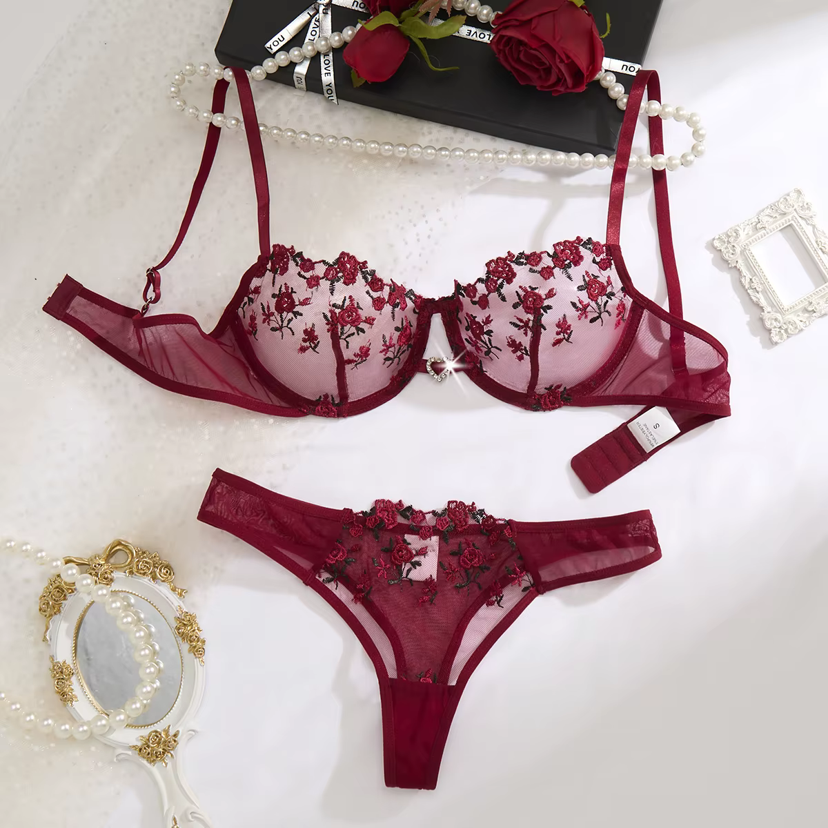 Ensemble de lingerie vintage français brodé de roses rouge vin - soutien-gorge en résille + T-shirt 