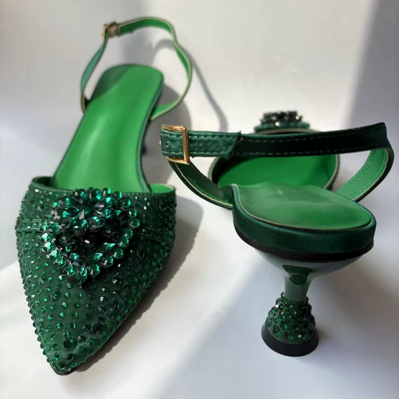 LNATISNOVA Sandales à talons aiguilles vertes en cristal pour femme - Sandales à talons aiguilles à 
