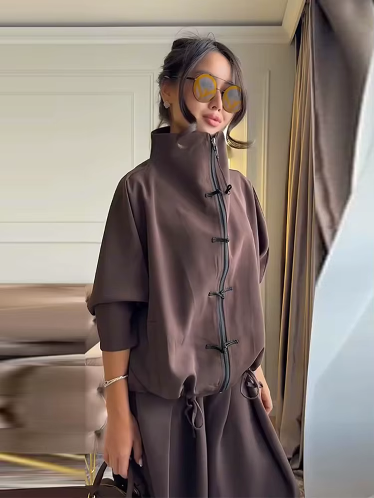 Ensemble deux pièces pour femme : Haut à col montant zippé à manches longues avec nœud et boutons, p
