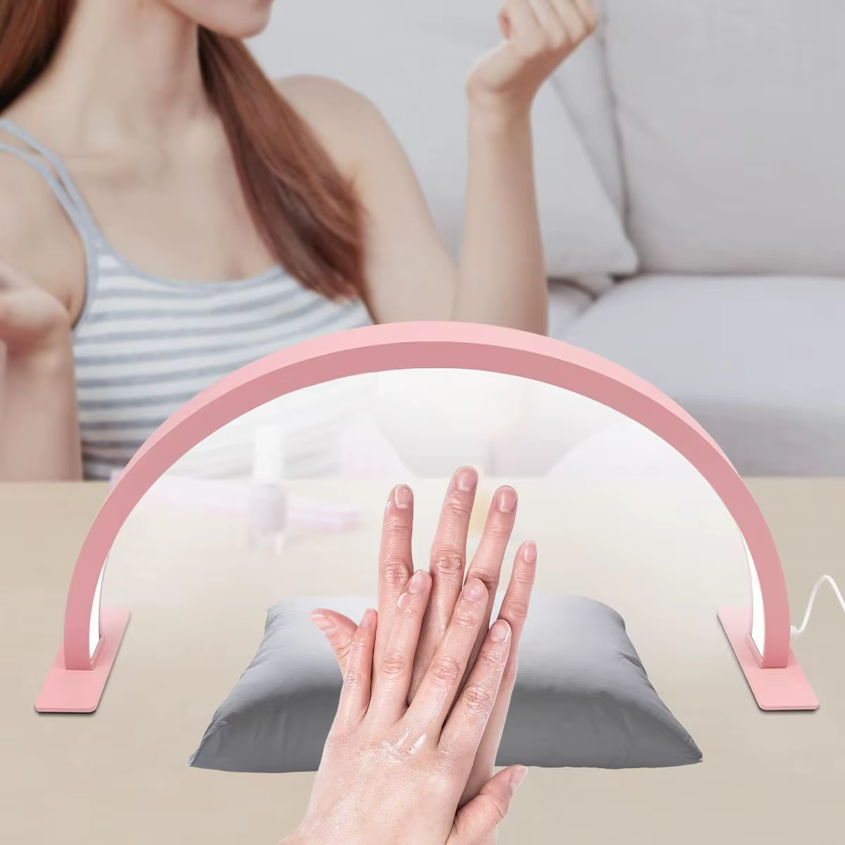 La lampe à ongles en forme de croissant (1 pièce) a une luminosité et une température de couleur rég