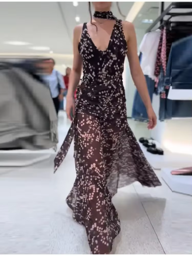 Robe longue maxi tendance pour femme à pois en maille, col en V profond chic, sans manches, transpar